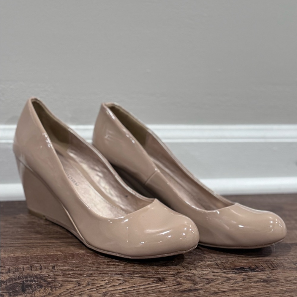 Chinese Laundry Nude Wedge Size 8